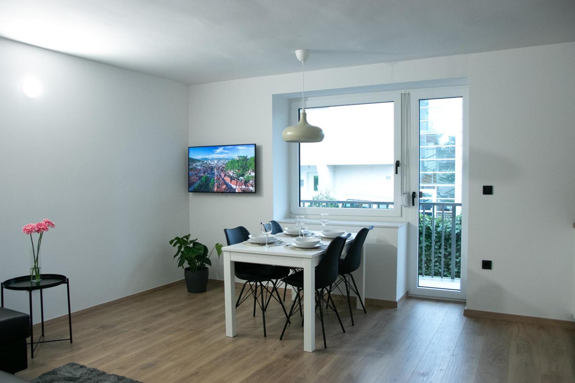 Residence Black&White 卢布尔雅那 外观 照片